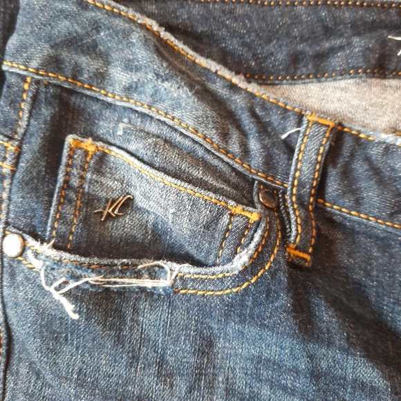 Kenneth Cole Distressed Skinny Jeans •Size 29• - Picture 3 of 10